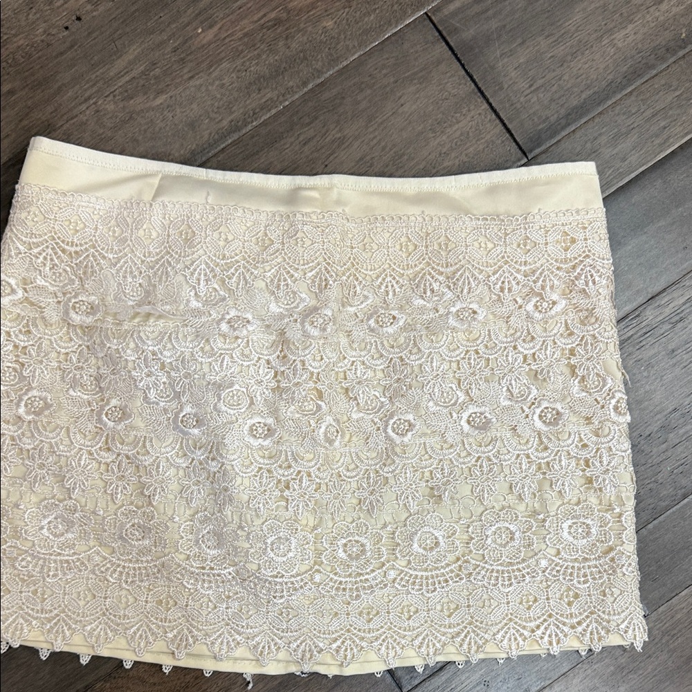 Sans Souci Cream Lace Mini Skirt